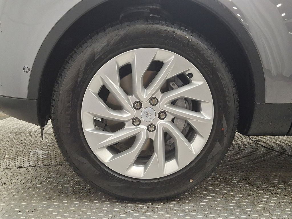 Thumbnail: 2026 Land Rover Discovery - 5