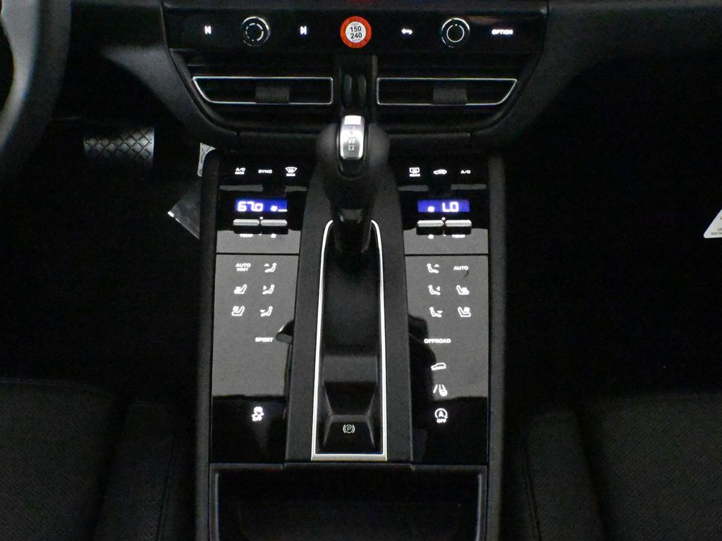 Thumbnail: 2026 Porsche Macan - 24