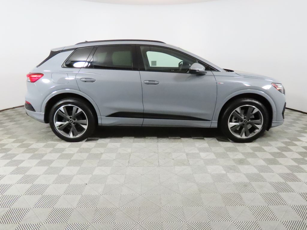 Thumbnail: 2023 Audi Q4 e-tron - 6