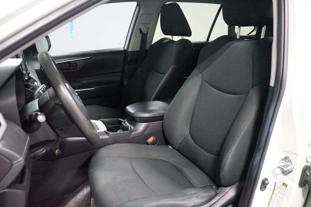 Thumbnail: 2021 Toyota RAV4 - 6