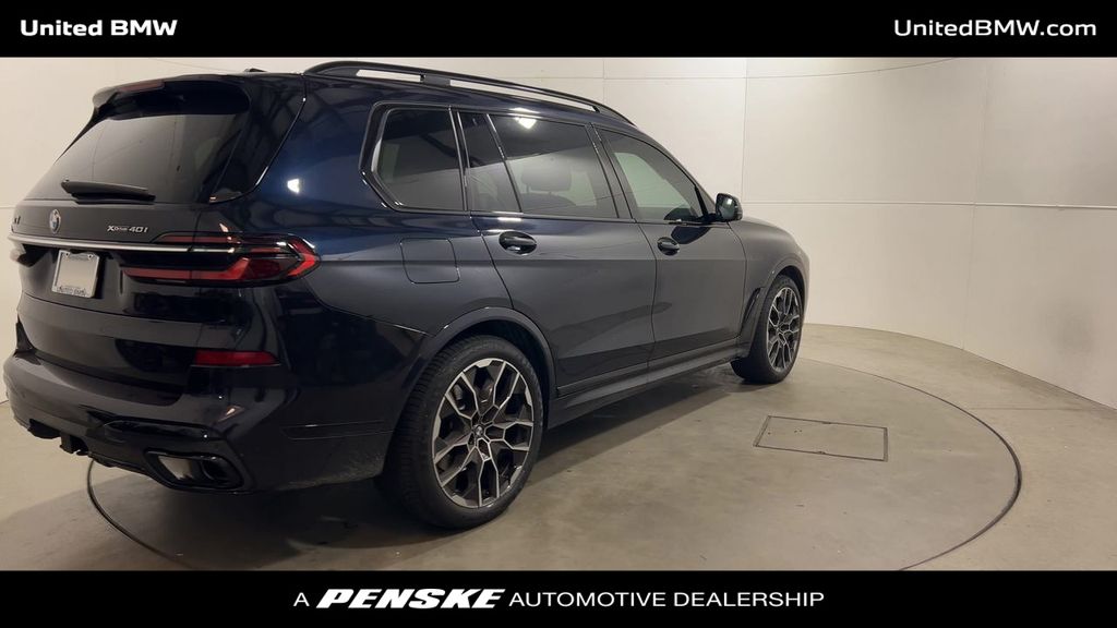 2023 BMW X7 xDrive40i 8
