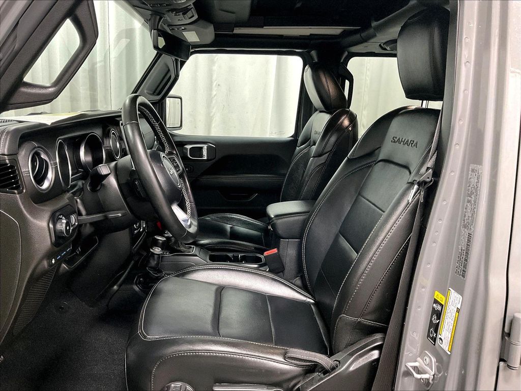 2023 Jeep Wrangler — photo 10