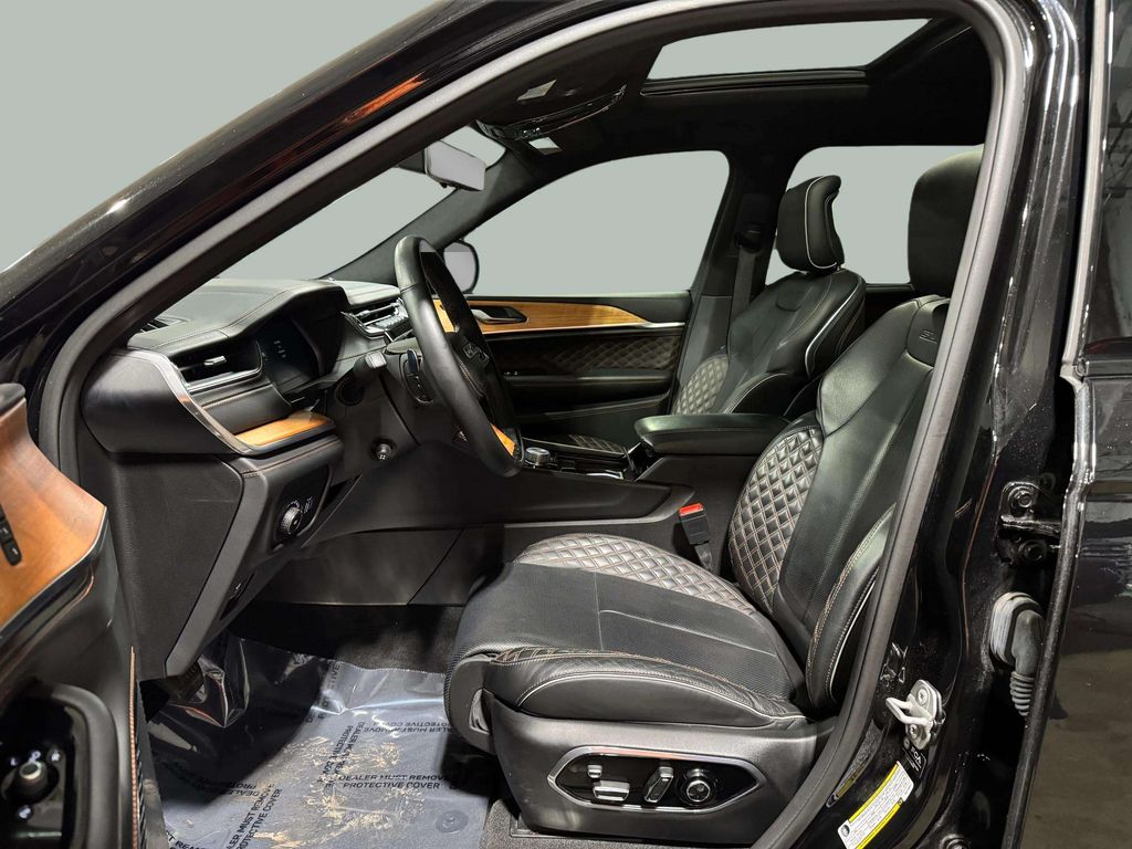 Used 2021 Diamond Black Crystal Pearlcoat Jeep Summit image 5