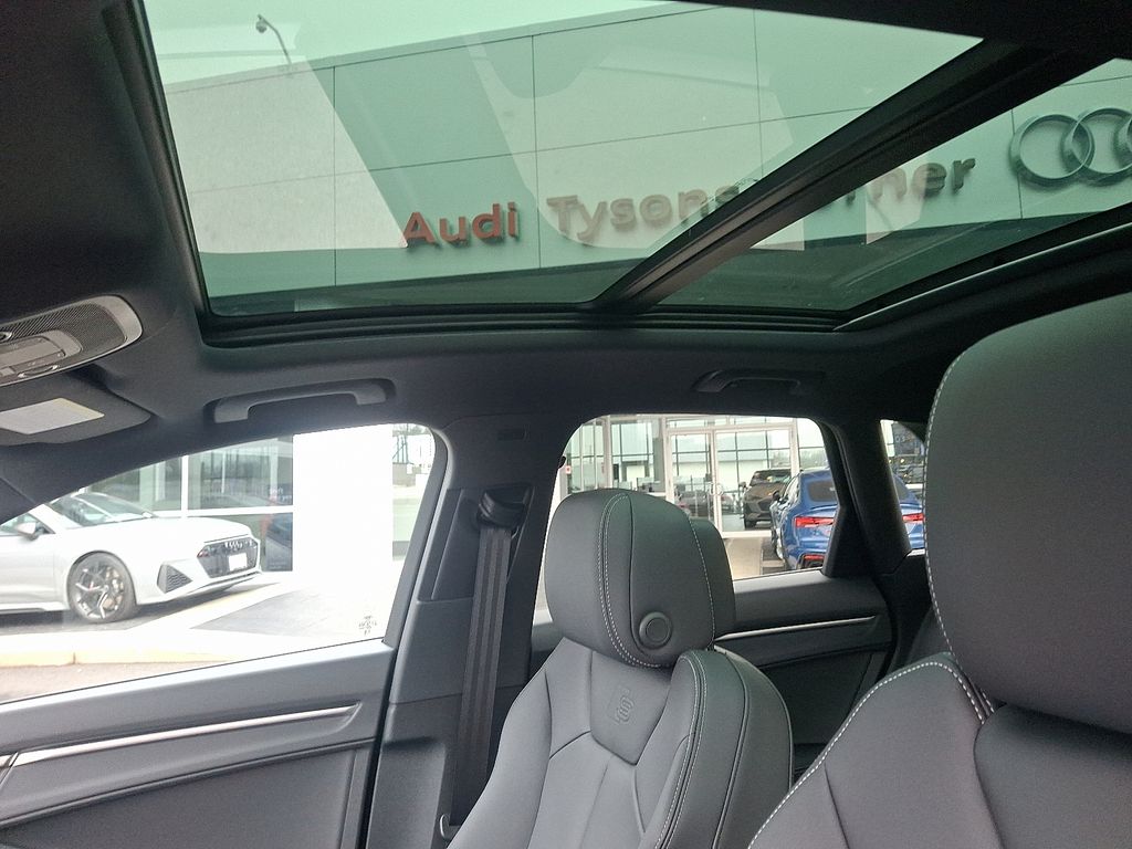 Thumbnail: 2025 Audi Q3 - 11