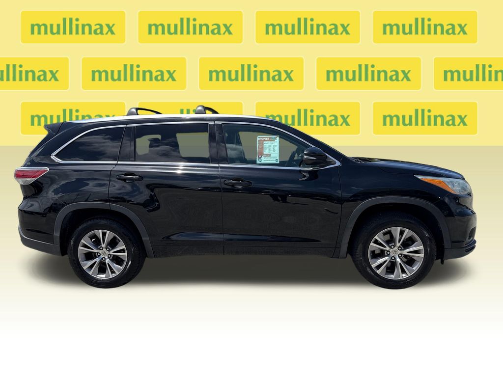 Used 2015 Black Toyota XLE V6 image 2