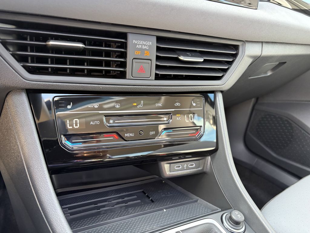 New 2026 Deep Black Volkswagen 1.5T SE image 18