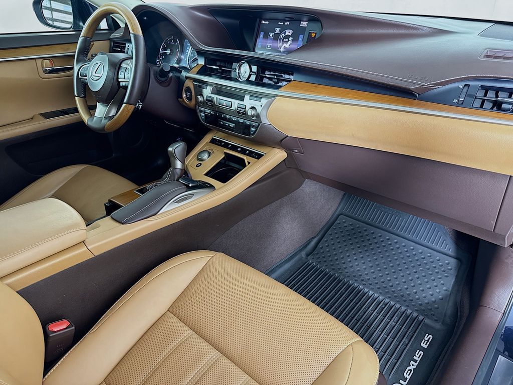 2016 Lexus ES 350 30