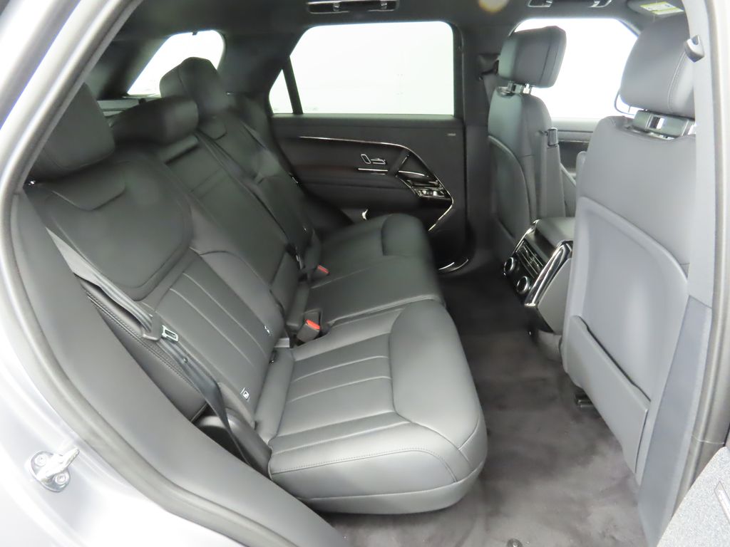 2025 Land Rover Range Rover Sport SE 24