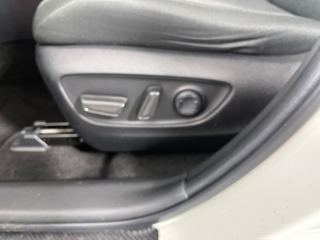 Thumbnail: 2023 Toyota RAV4 - 27