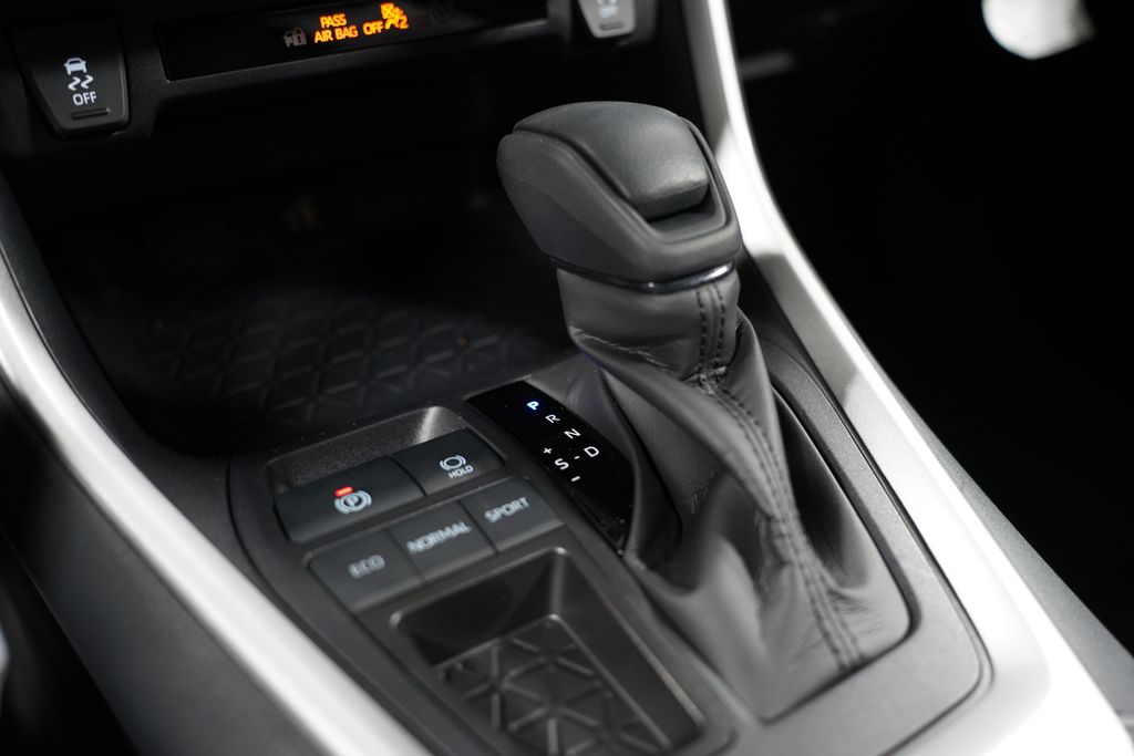 2025 Toyota RAV4 LE 21