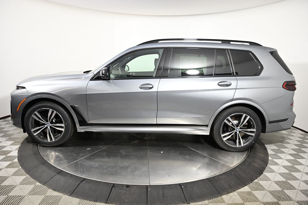 2025 BMW X7 M60i 2