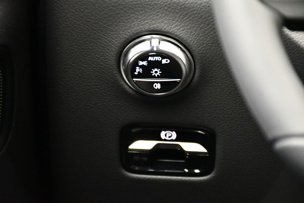 Thumbnail: 2026 Mercedes-Benz GLC - 21