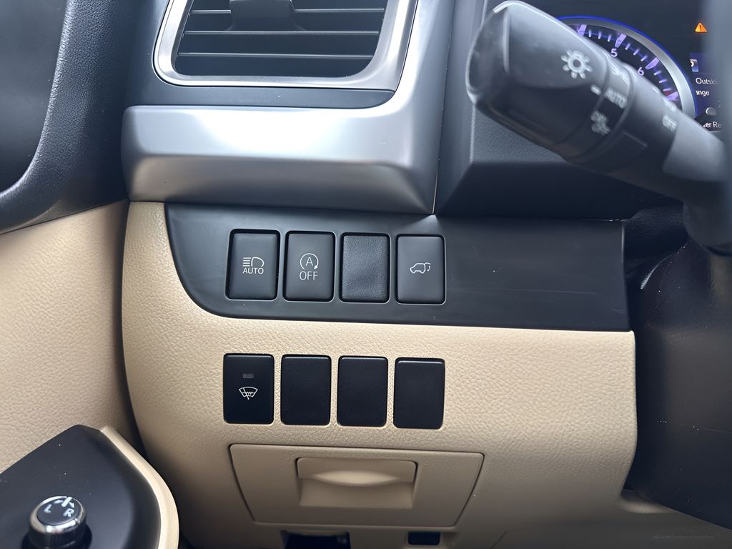 Used Car 2019 Toyota Highlander  Xle For Sale Under $25,000 In Austin, Texas