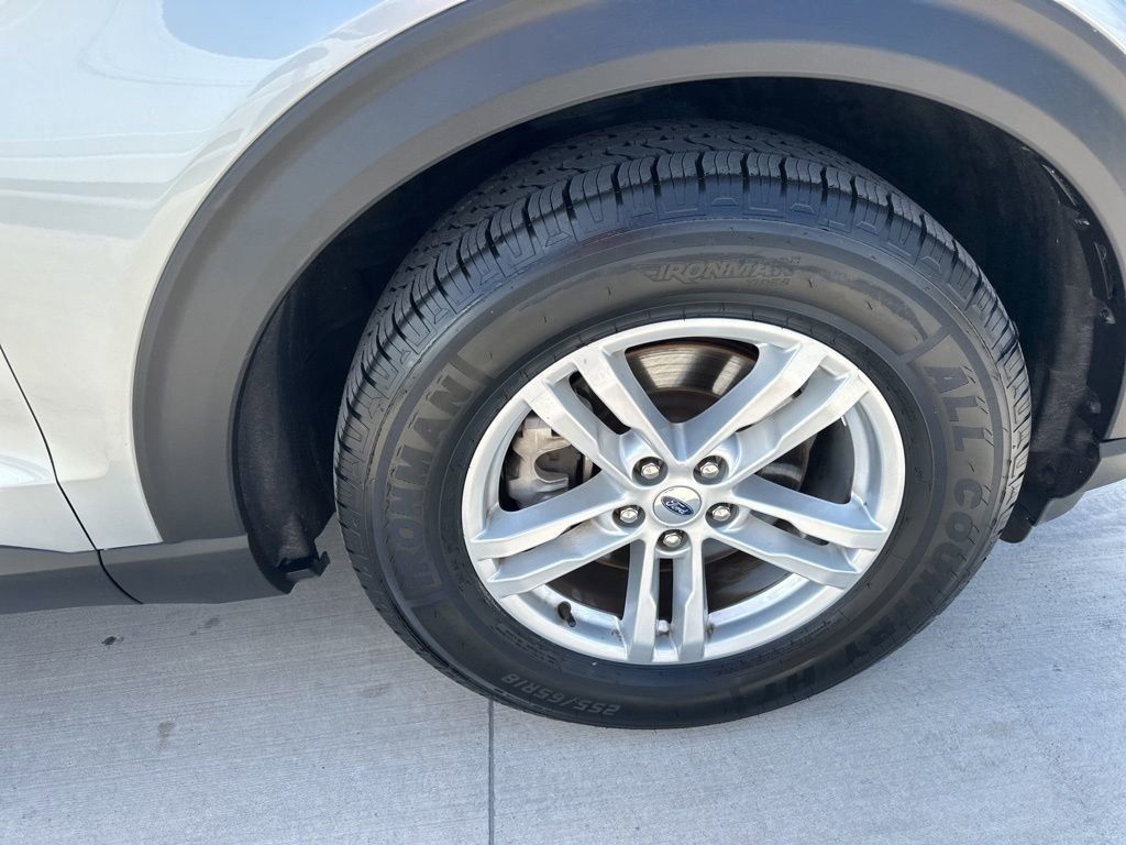 2024 Silver Metallic Ford Explorer XLT RWD SUV
