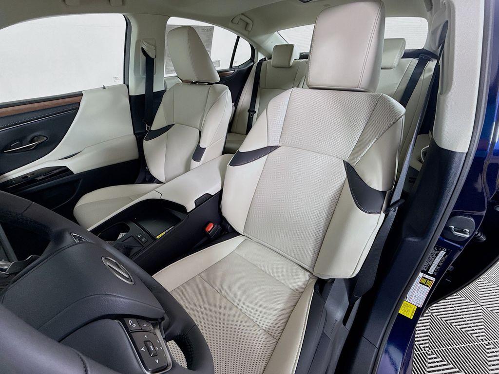 2025 Lexus ES Hybrid 300h 16