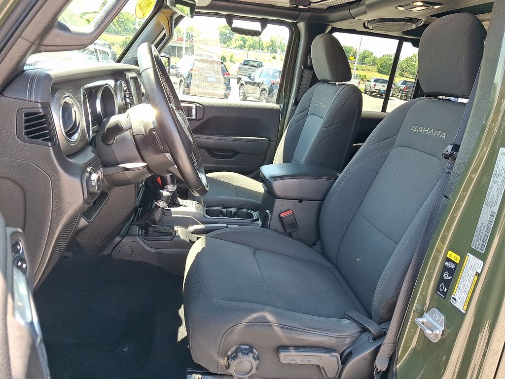 2022 Jeep Wrangler — photo 13
