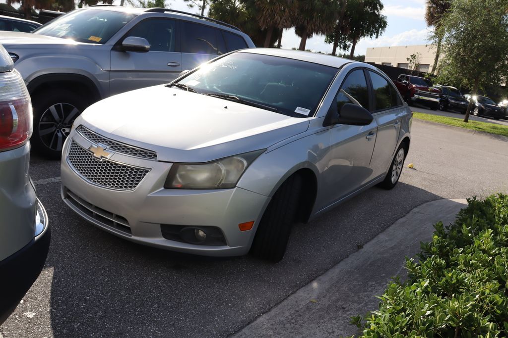 2013 Chevrolet Cruze LS Hero Image