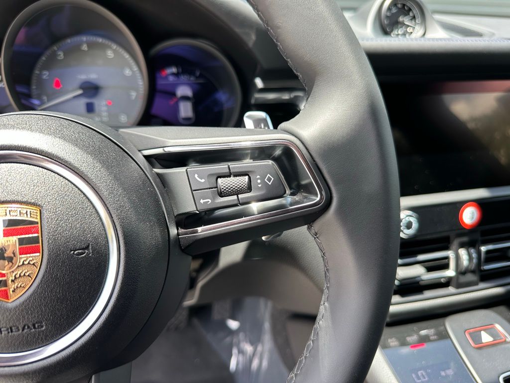 Thumbnail: 2025 Porsche Macan - 20