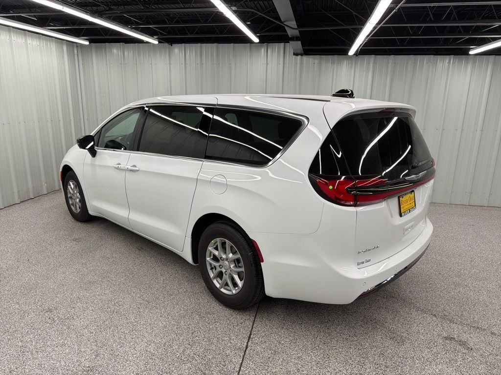 2026 Chrysler Pacifica Select - 3