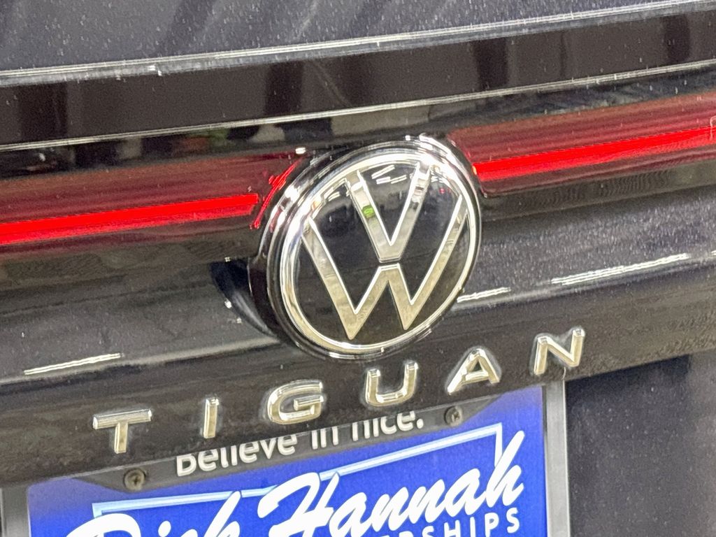 2025 Volkswagen Tiguan 2.0T SE