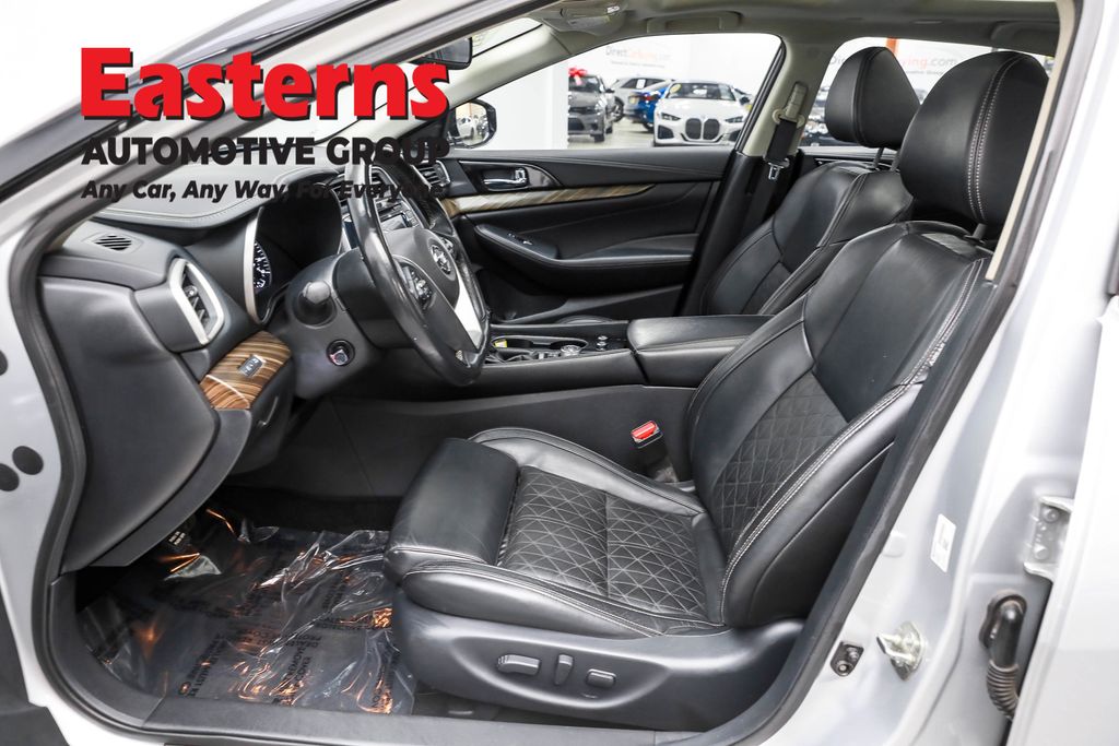 Used 2018 Silver Nissan Platinum image 14