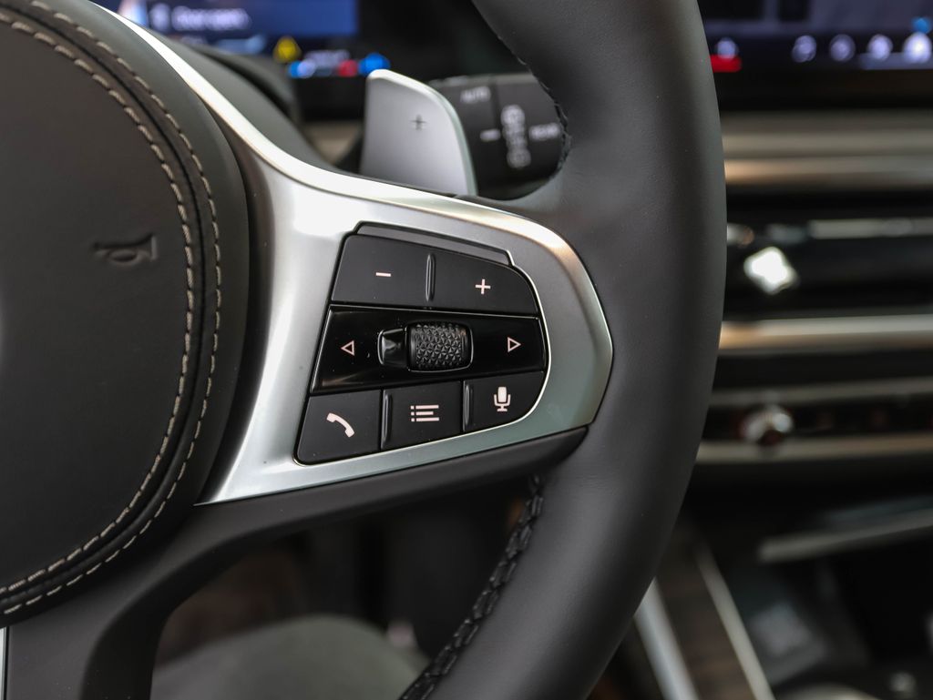 Thumbnail: 2026 BMW X7 - 13