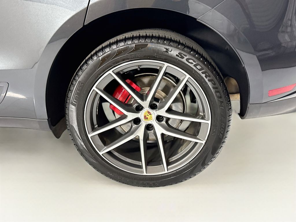Thumbnail: 2023 Porsche Macan - 32