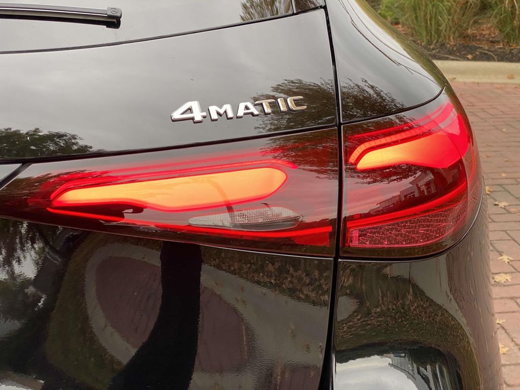 Thumbnail: 2025 Mercedes-Benz GLC - 9