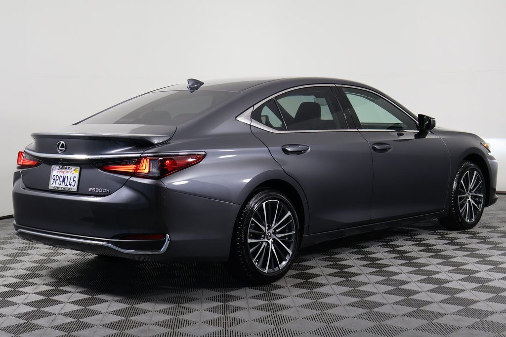 Thumbnail: 2025 Lexus ES - 4