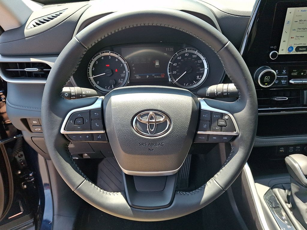 Thumbnail: 2025 Toyota Highlander - 18