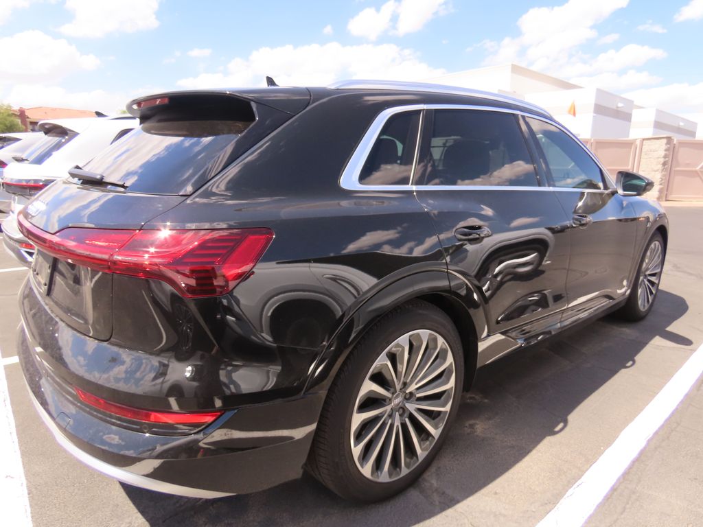 Thumbnail: 2019 Audi e-tron - 3