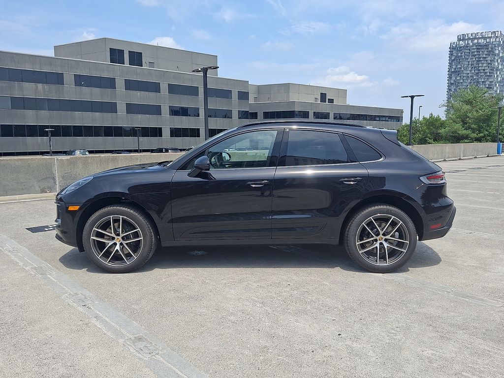 Thumbnail: 2026 Porsche Macan - 2