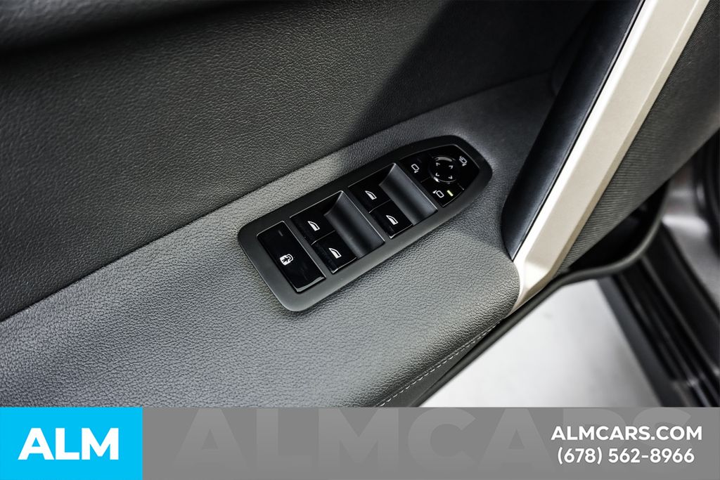 Used 2023 White BMW xDrive50 image 49