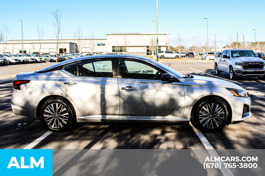 Used 2024 Silver Nissan 2.5 SV image 9