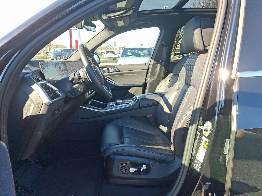 Thumbnail: 2025 BMW X5 - 15