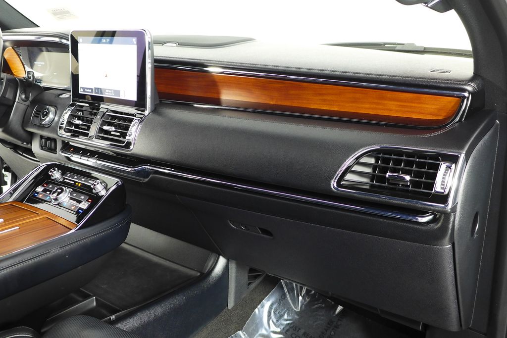 Thumbnail: 2019 Lincoln Navigator - 14