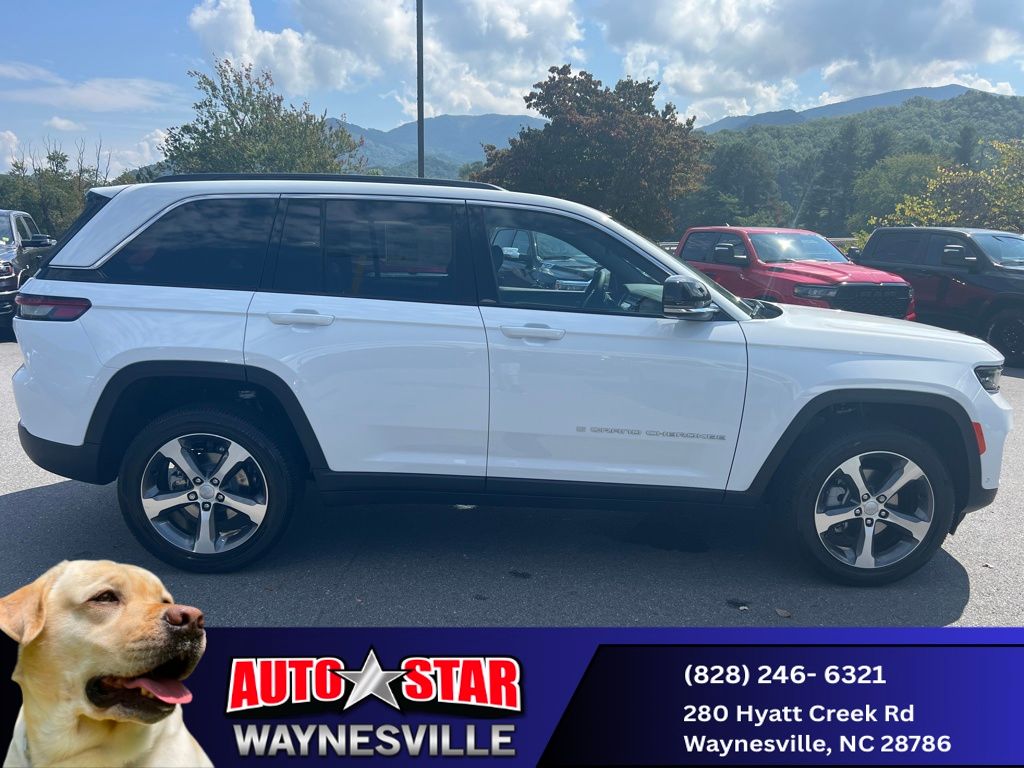 new 2025 Jeep Grand Cherokee car, priced at $47,990