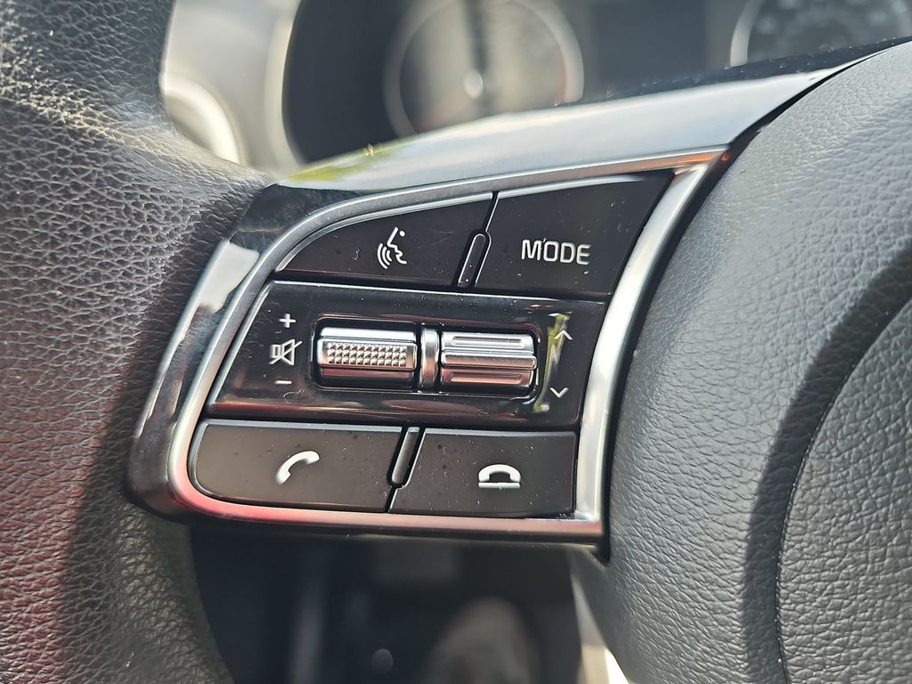 Used 2021 White Kia LXS image 16