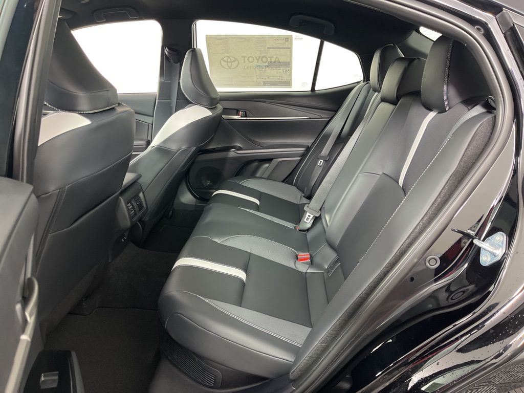 2025 Toyota Camry SE 23