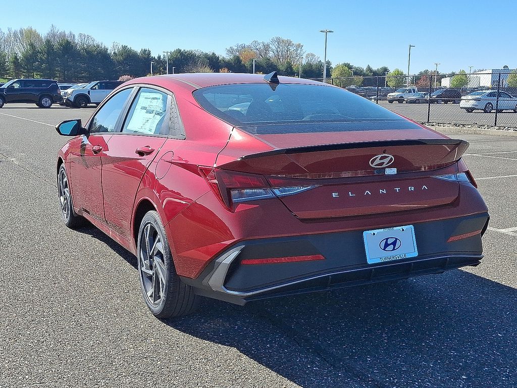 2025 Hyundai Elantra Sport 3
