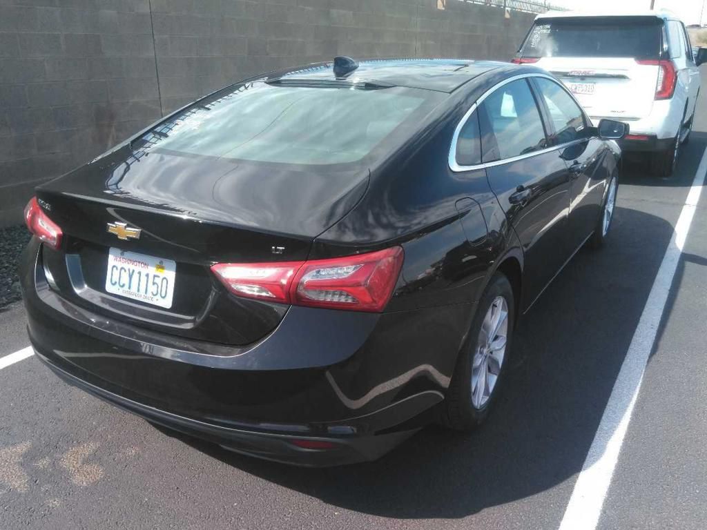 2022 Chevrolet Malibu 1LT photo 2