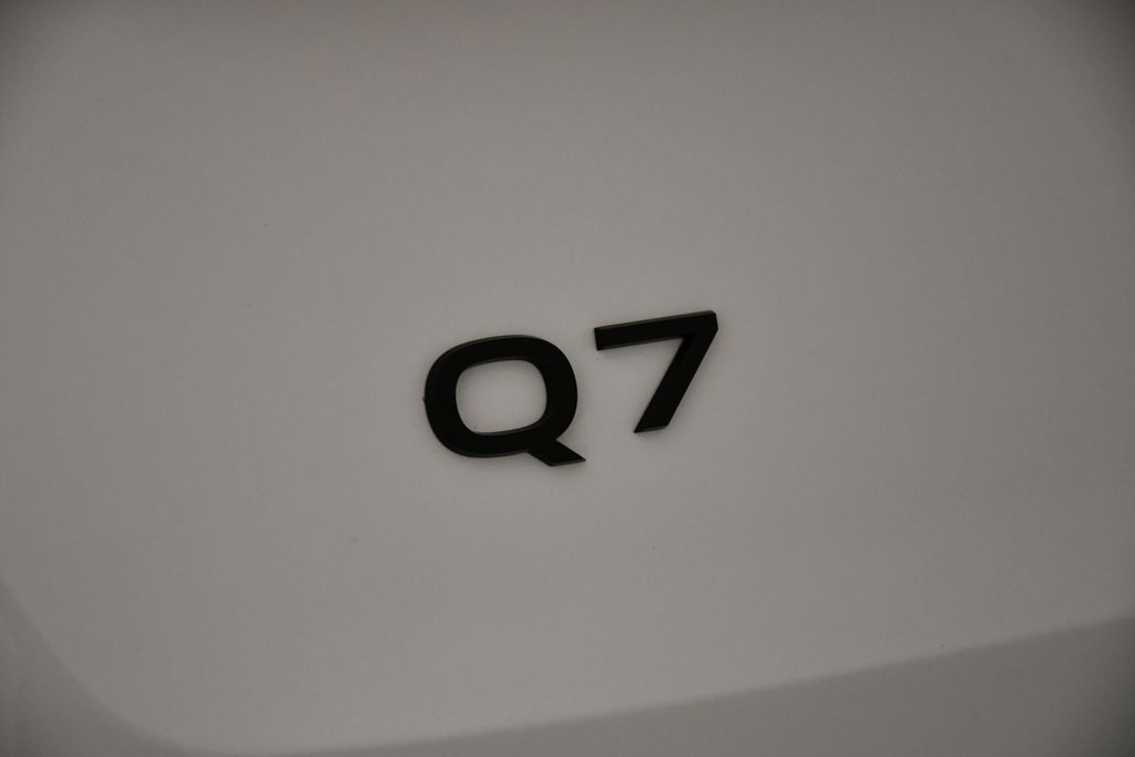 Thumbnail: 2025 Audi Q7 - 9