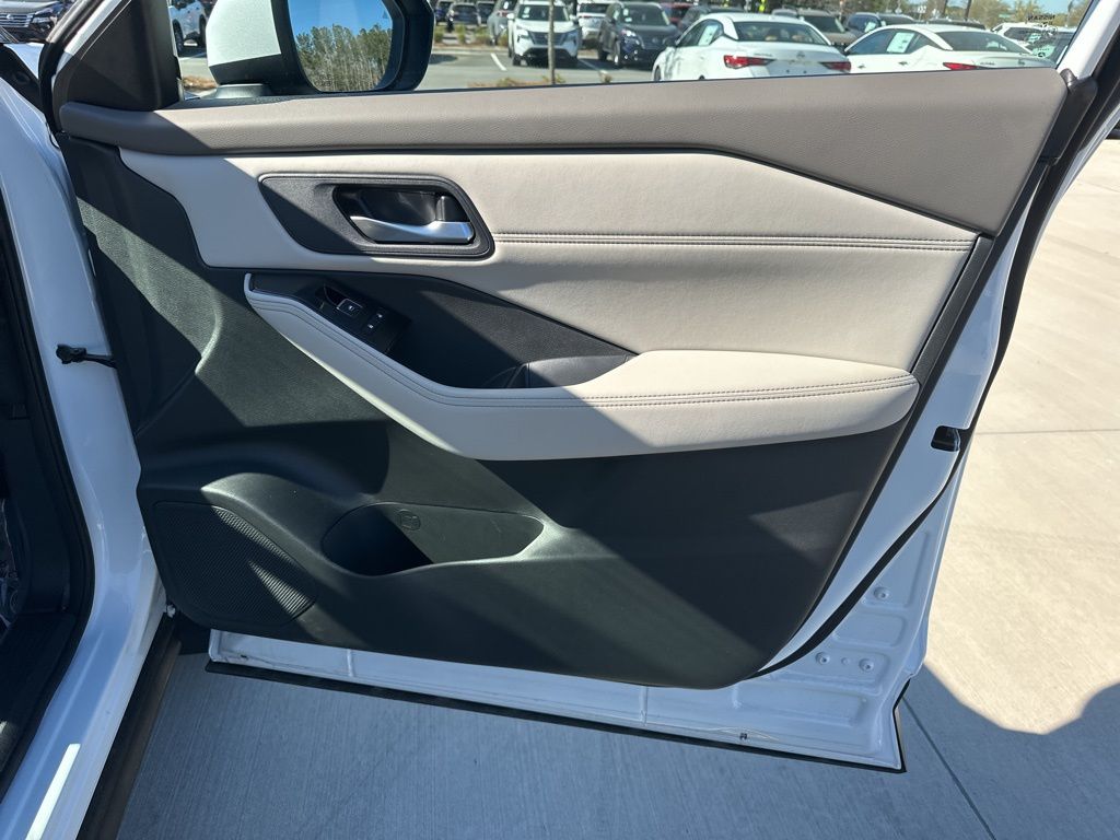 2024 Everest White Pearl Nissan Rogue SL FWD SUV