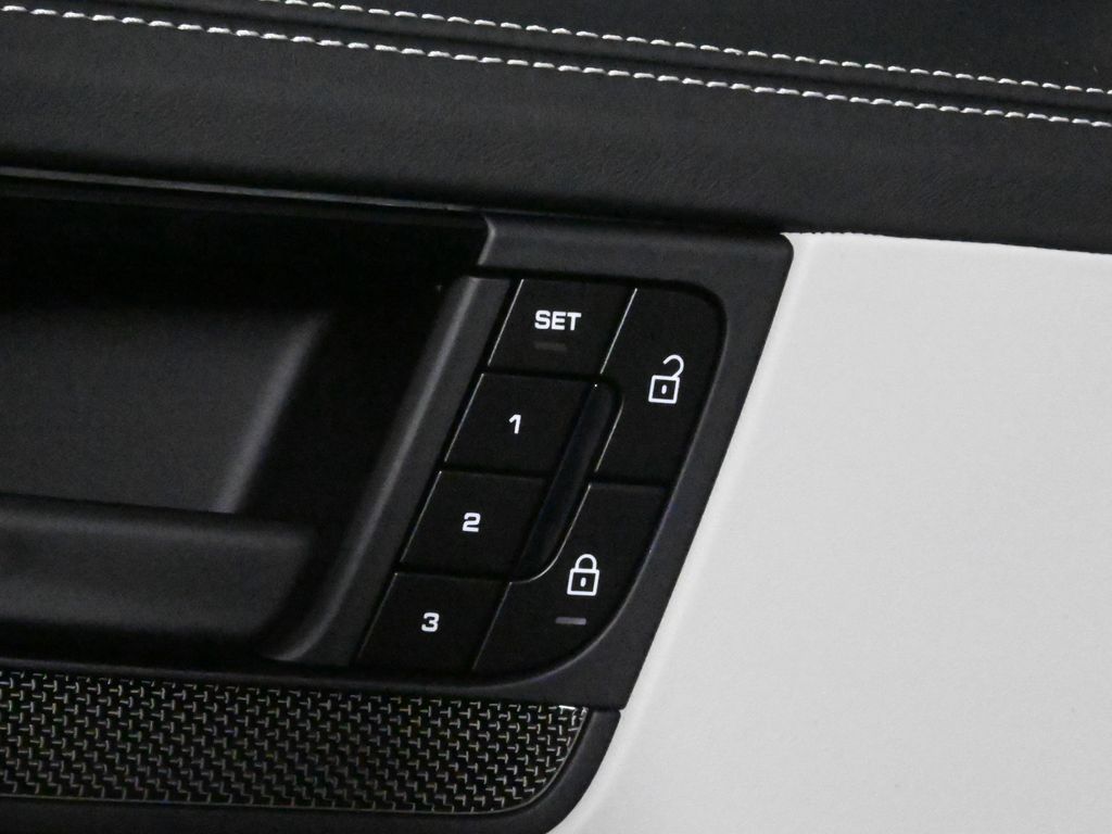 Thumbnail: 2025 Porsche Cayenne - 32