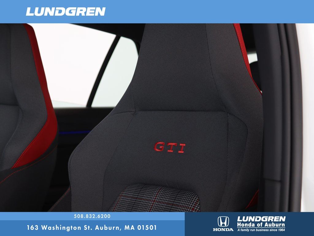 2024 Volkswagen Golf GTI 2.0T SE 8