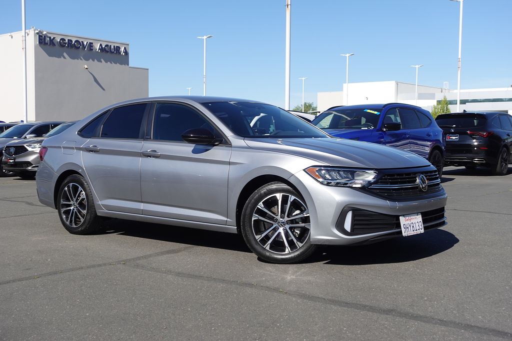 Used 2023 Silver Volkswagen 1.5T Sport image 5