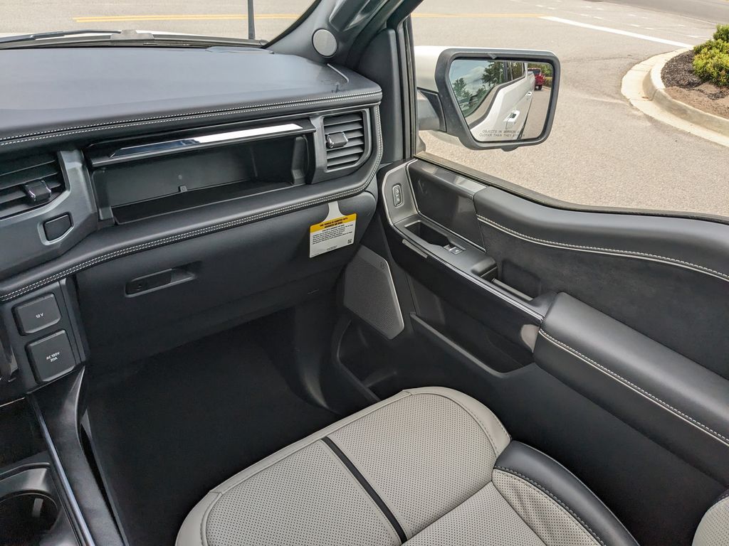 2025 Ford F-150 Lightning Platinum