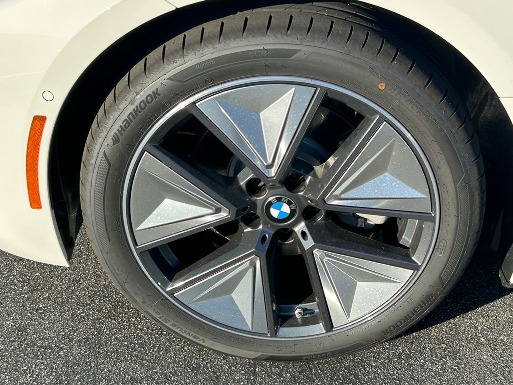 Thumbnail: 2026 BMW i4 - 9