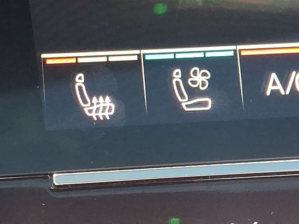 2022 Audi e-tron S Premium Plus 24