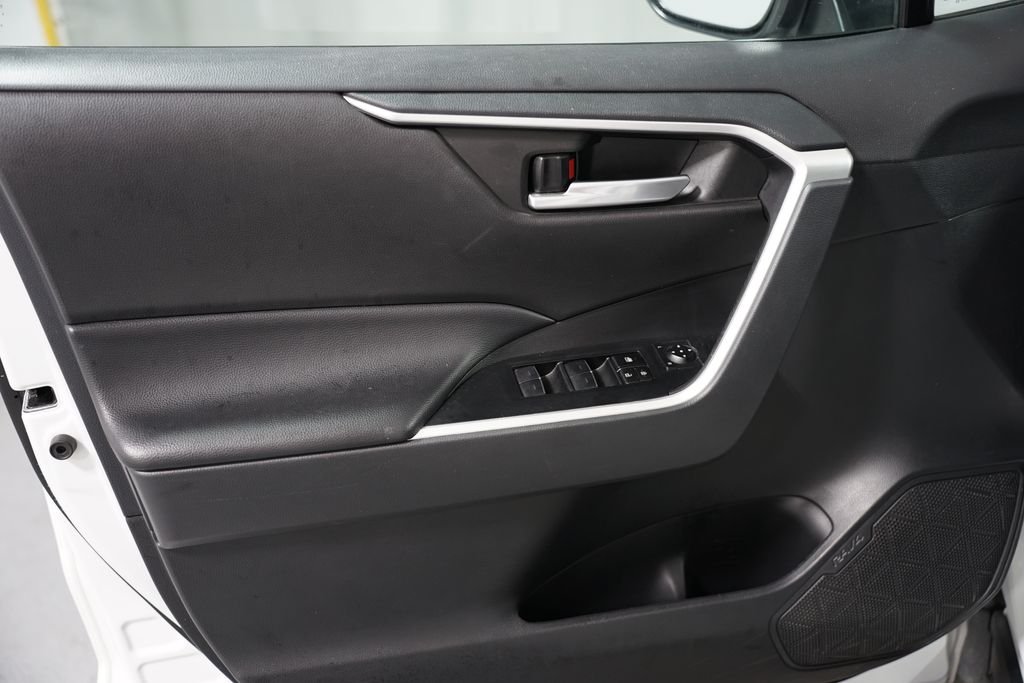 2023 Toyota RAV4 XLE 30